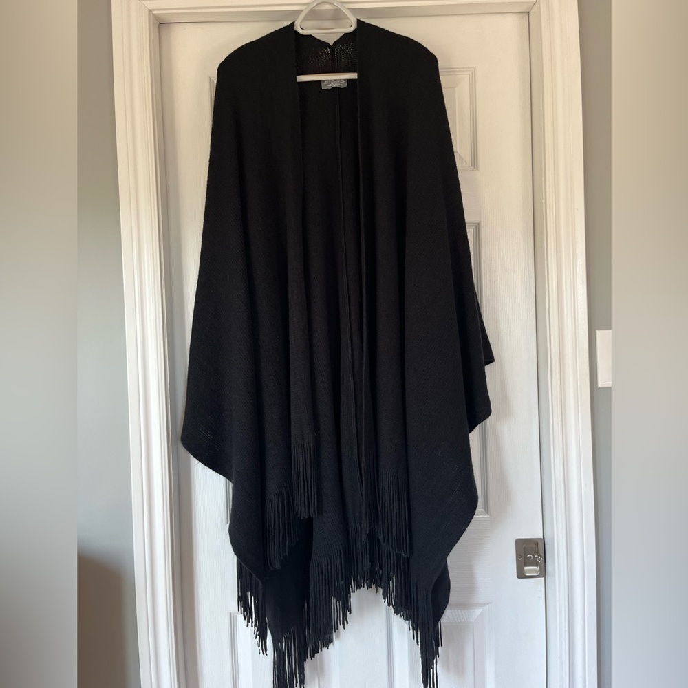 Cape, elegant black with fringe
